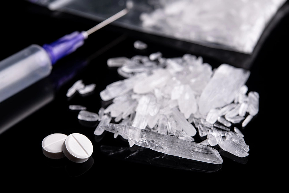 اعتیاد به شیشه! شناسایی علائم و راه درمان اعتیاد به آن